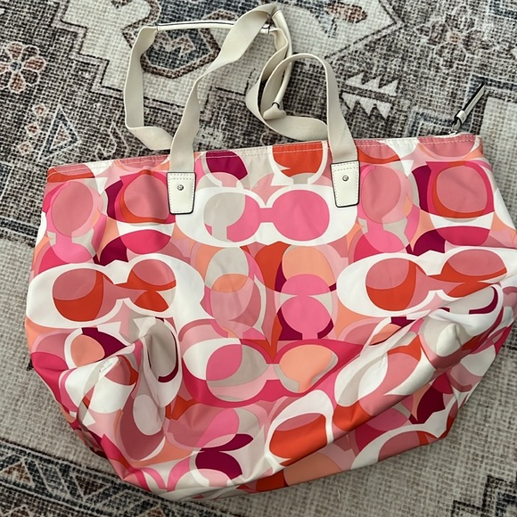 Coach women duffle bag/travel bag - Picture 4 of 7